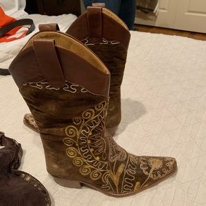 Rockwell Tharp Embroidered Boots